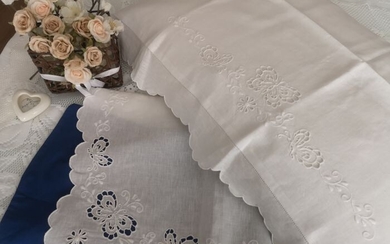 Spectacular 100% pure linen bed sheet with Butterflies Carving and Full Stitch embroidery entirely - Linen - AFTER 2000