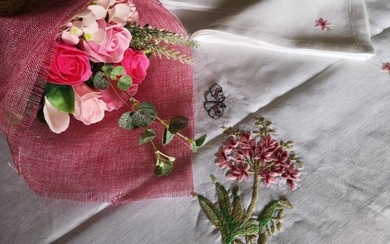 Spectacular tablecloth x12 in 100% pure linen with hand stitch embroidery - Linen - AFTER 2000