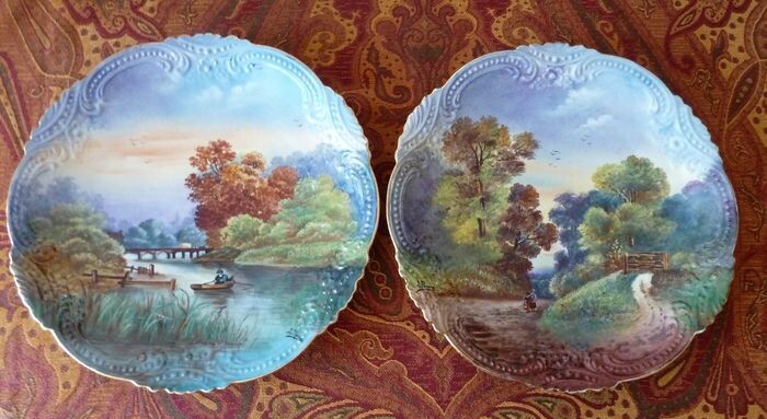 Superb pair of very large 19th century porcelain dishes hand painted and signed L. Thomas (2) - Porcelain