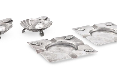 TWO PAIRS OF COLOMBIAN SILVER COLOURED ASHTRAYS