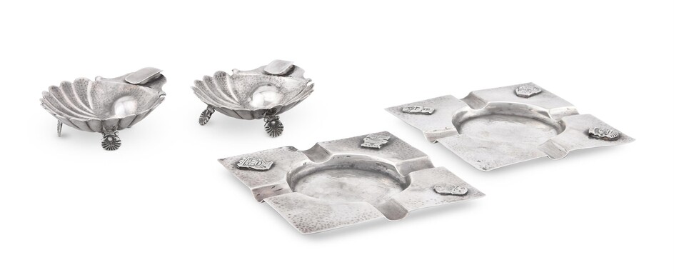 TWO PAIRS OF COLOMBIAN SILVER COLOURED ASHTRAYS