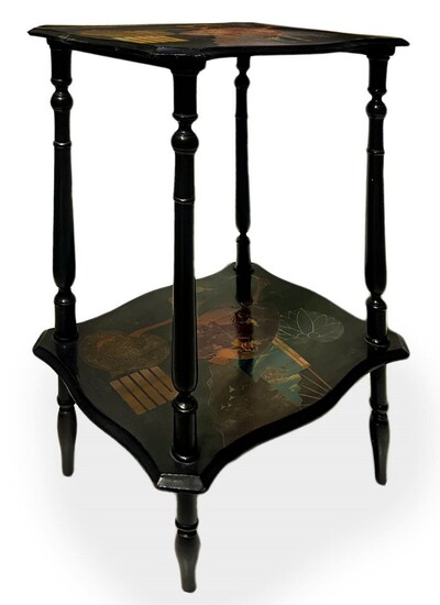 Table basse laquée noire de style chinoiserie, fin du 19ème siècle 76x37x50 cm Deux étages...