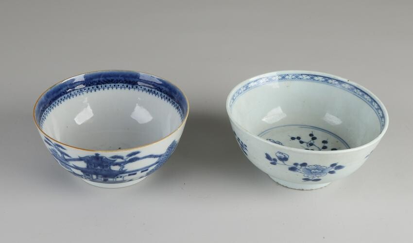 Two 18th century Chinese porcelain bowls. 1x Queng