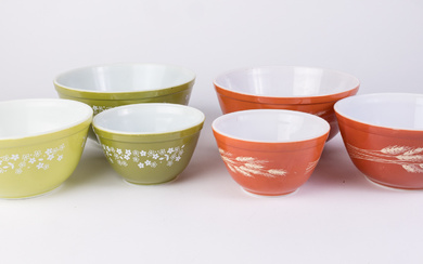 Two Sets of Pyrex Mixing Bowls