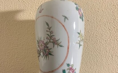 Vase (1) - Fencai - Porcelain - Flowers - Qianlong Marked Vase - China - Early 20th century
