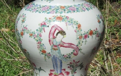 Vase (1) - Porcelain - FINE CHINESE FAMILLE ROSE VASE GINGER JAR - China - 19th century