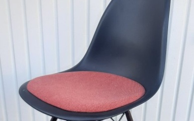 Vitra - Charles & Ray Eames - Chair (1) - DSW - Plastic, Wood