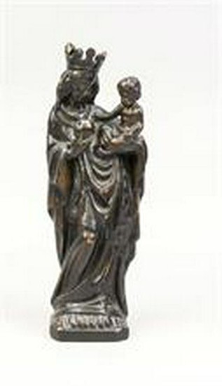 Wood carver of the 20th century, large Gothic Madonna