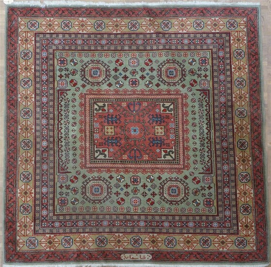 (-), vierkant Perzisch tapijt, gesigneerd 155 x 150...