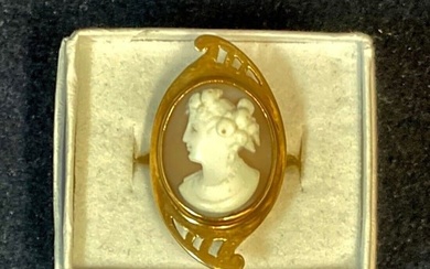 vintage gold cameo ring