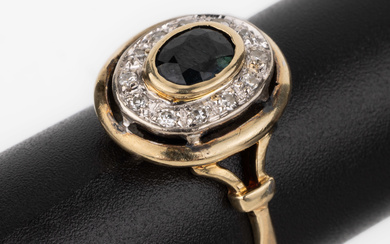 14 kt gold sapphire-diamond-ring , YG/WG 585/000, oval bevelled sapphire...