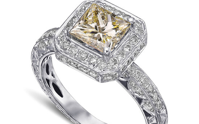1.43ct Light fancy yellow Diamond and gold diamonds ring...