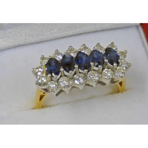 18CT GOLD SAPPHIRE & DIAMOND CLUSTER RING, THE 5 OVAL SAPPHI...