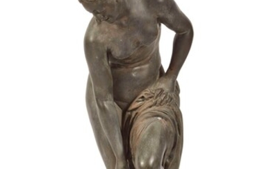 196 D'après Allegrain La baigneuse Sculpture en bronze patiné Etat d'usage Hauteur: 85.5 cm