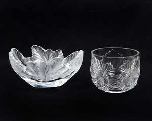 2 FRENCH LALIQUE CRYSTAL BOWLS: Comprising; 1- Lalique