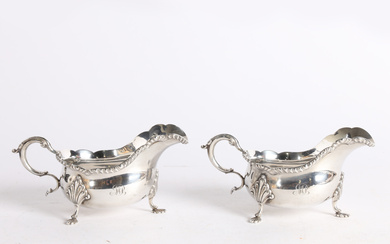 A PAIR OF GEORGE V SILVER SAUCE BOATS.