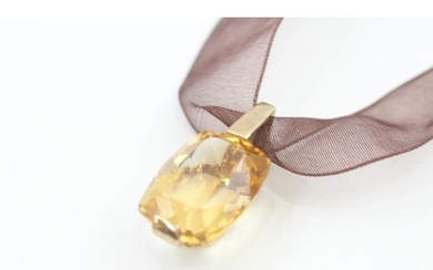 9ct gold citrine pendant with a organza chocker necklace (7....