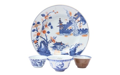 A CHINESE RETICULATED BLUE AND WHITE 'LINGLONG' TEA BOWL AND THREE EXPORT CERAMICS 清 崇禎至十八世紀 青花玲瓏盌及外銷瓷器三件