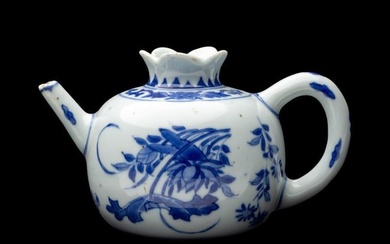 A Chinese Export Blue and White Porcelain Pomegranate-Form Teapot