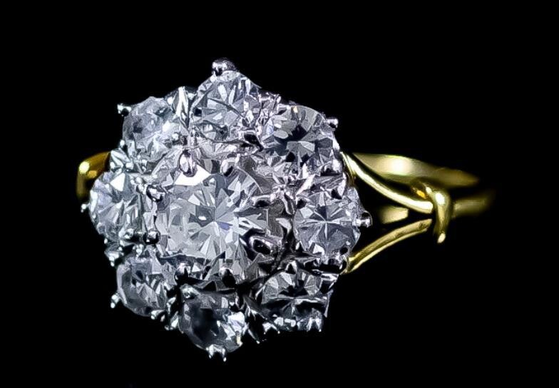 A Diamond Flower Head Pattern Ring, Modern, in 18ct...