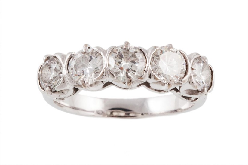 A FIVE STONE DIAMOND RING, of approx. 2.00ct in total G/H VS...