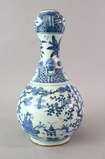 A GOOD CHINESE MING STYLE BLUE & WHITE PORCELAIN GARLIC