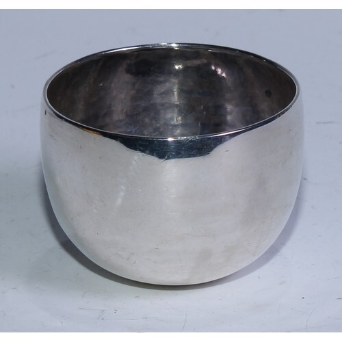 A George II silver tumbler cup, quite plain, 6.5cm diam, pos...