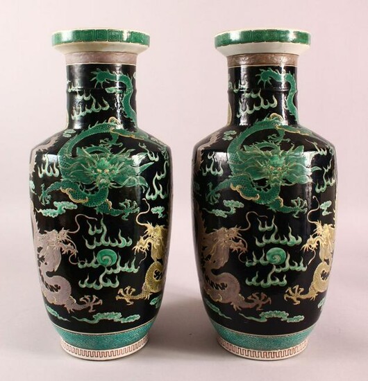 A LARGE PAIR OF CHINESE FAMILLE NOIR PORCELAIN DRAGON