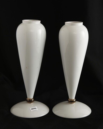 A PAIR OF VASES BY DRIADE H.32CM, LEONARD JOEL LOCAL DELIVERY SIZE: SMALL