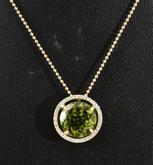 A PERIDOT AND DIAMOND CLUSTER PENDANT, THE PERIDOT OF 5.20CTS AND DIAMONDS WEIGHING 0.32CTS IN 18CT GOLD
