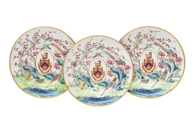 A SET OF THREE CHINESE EXPORT ARMORIAL DISHES, BEARING THE ARMS OF WIGHT OR BRADLEY