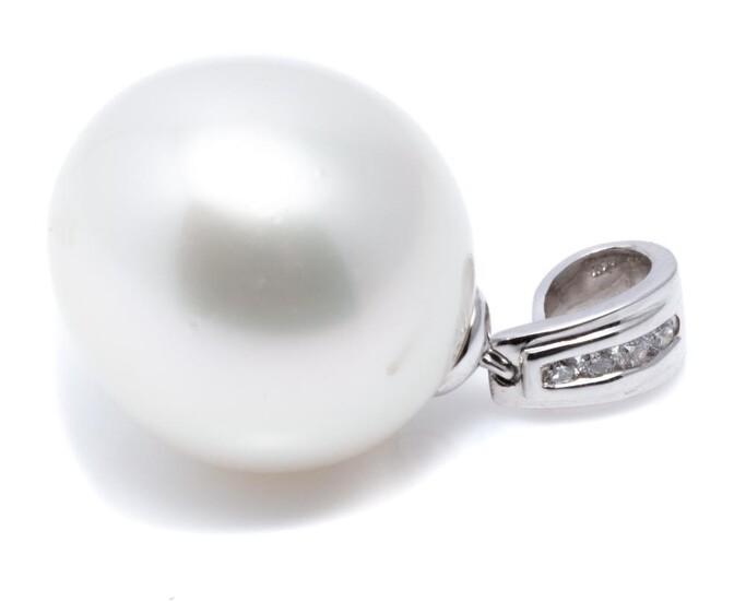 A SOUTH SEA PEARL AND DIAMOND PENDANT; 13.5 x 14mm cultured pearl of fine colour with high lustre on a 9ct white gold bale set with...