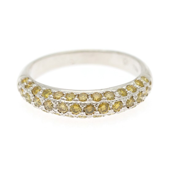 A diamond ring set with numerous brilliant-cut yellow diamonds totalling app. 0.77 ct., mounted in 18k white gold. Size 54.