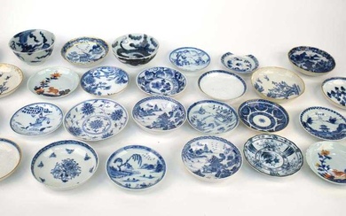 A large quantity of Chinese and other blue and white...