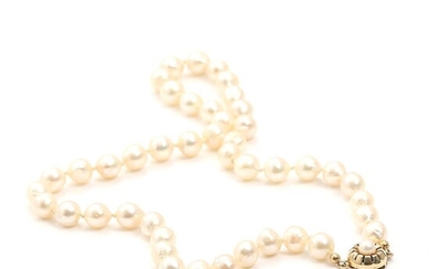 SOLD. A pearl necklace set with numerous cultured pearls. Pearl diam. app. 7.5 mm. L. 42 cm. Clasp of 14k gold. – Bruun Rasmussen Auctioneers of Fine Art