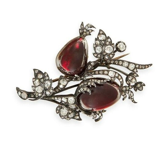 AN ANTIQUE DIAMOND AND GARNET BROOCH in yellow gold and