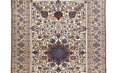 SOLD. An Isfahan rug, Persia. Most likely from the Seirafian workshop. A unique medallion design. Mid-20th century. 218 x 155 cm. – Bruun Rasmussen Auctioneers of Fine Art