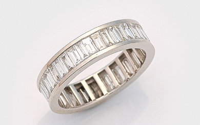 Bague en diamant à mémoire de forme en or blanc, taille 750. 43 baguettes de...