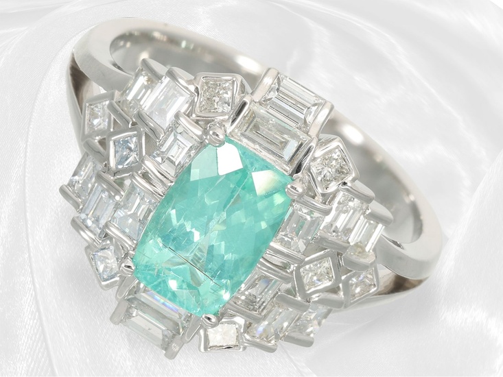 Bague exquise en diamant avec tourmaline Paraiba lumineuse d'environ 1.32ct, certificat IGI Environ Ø17mm, taille...