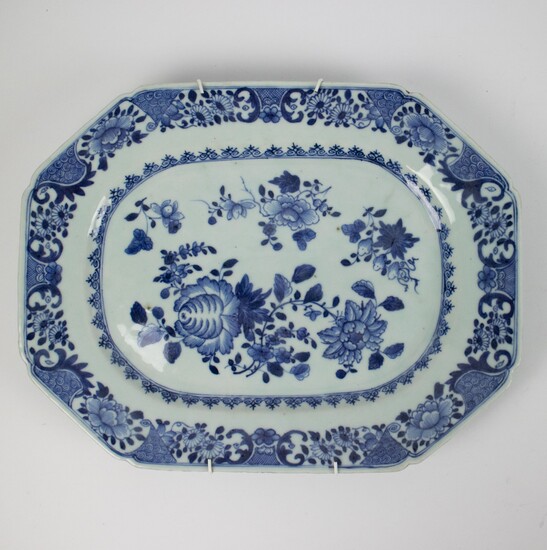 Blue and white Chinese porcelain octagonal meat serving dish Qianlong 1740