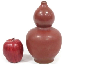 CHINESE PORCELAIN DOUBLE GOURD-FORM VASE, BEARING
