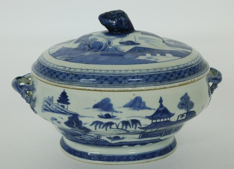 Canton Covered Soup Tureen, late 18th/early 19th Century