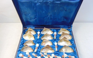 Caviar set, 12 shell dishes with mother of pearl spoons, "Fabrica Santa Helena", in original case