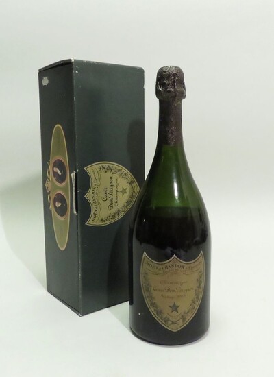 Champagne Cuvée Dom Pérignon, Vintage, millésime 1969. 1 BTL en coffretd'origine (niveau bas à 10...
