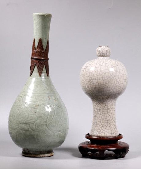 Chinese Ming Longquan Vase; Crackle Porcelain Vase