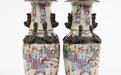 Collection of 2 Chinese Nankin vases, ca 1900