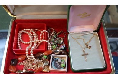 Collection of assorted Costume Jewellery and a 9ct Gold Cros...