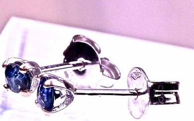Ear studs in 18 kt white gold set with 2 superb round and transparent natural sapphires of 0.16 ct each, 1.00g. Ecrin