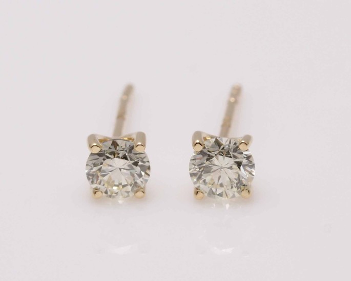 Earrings set with brilliant cut diamonds 0.80ct