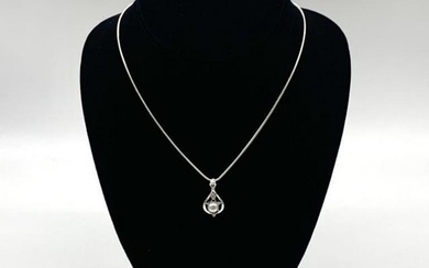 Elegant Ladies 925 Silver Necklace With Pearl Mounted Pendant